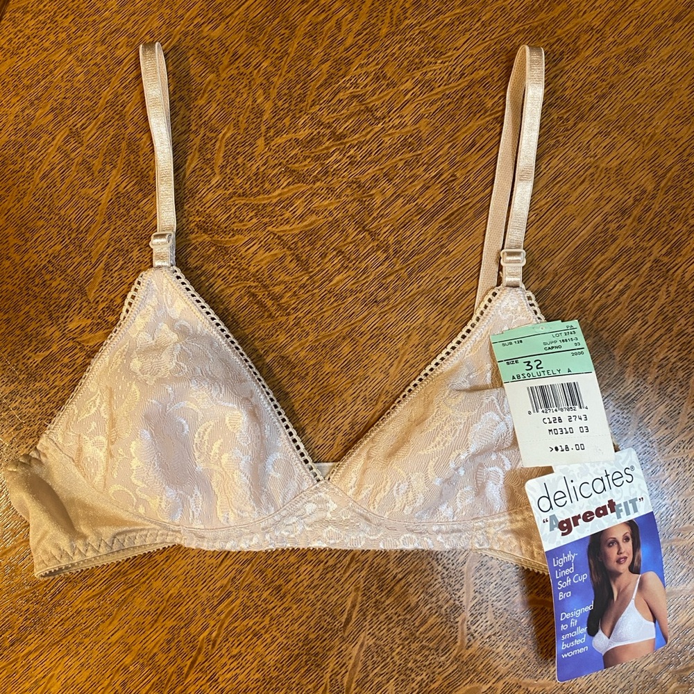 32A delicates brand Soft Cup Bra in 32 Absolutely A Lace Nude Champagne Beige